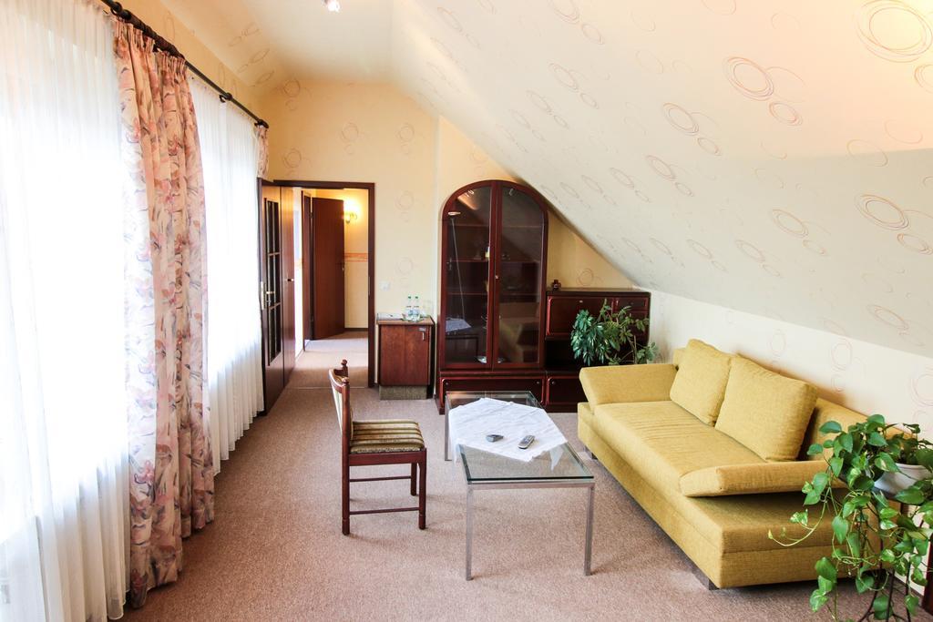Hotel-Restaurant Lowen Süßen Eksteriør bilde